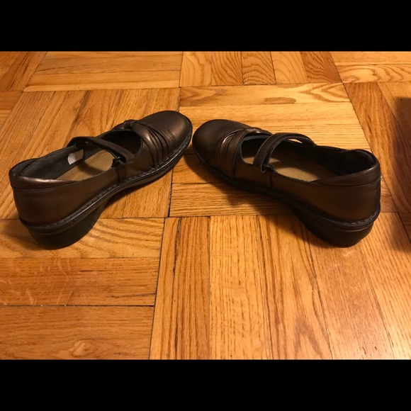 Naot Burnt Copper Mary Janes. Size 38 (7.5 US) - Picture 2 of 5